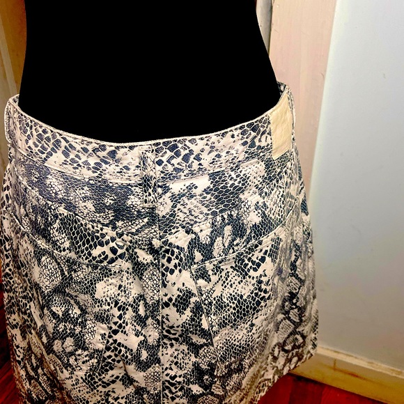 Size 10 snake skin denim - Picture 2 of 4